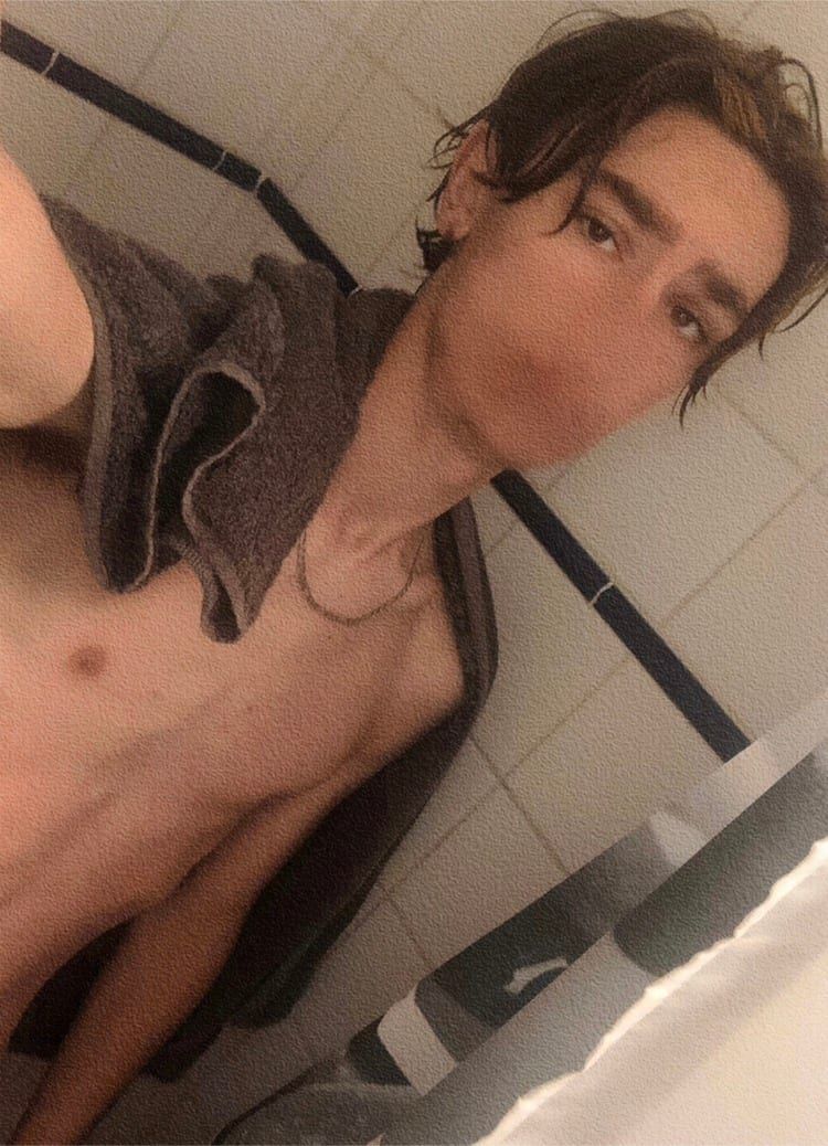 Profil de The, 22 ans, Cruising gay à Témiscaming (Québec)