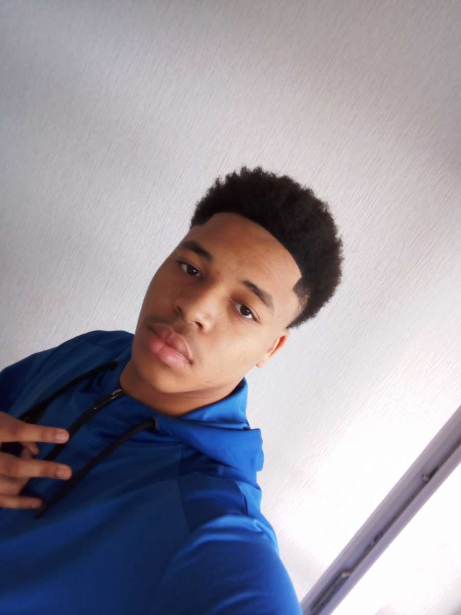 Profil de Amran, 23 ans, Cruising gay à Saint-Gilles (Québec)