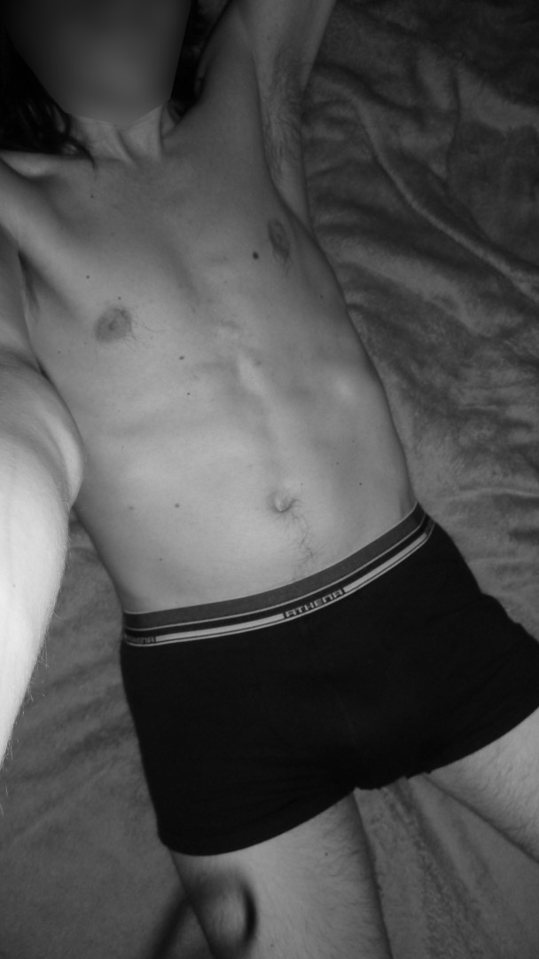 Profil de Nolhan, 24 ans, Cruising gay à Saint-Eugène (Québec)