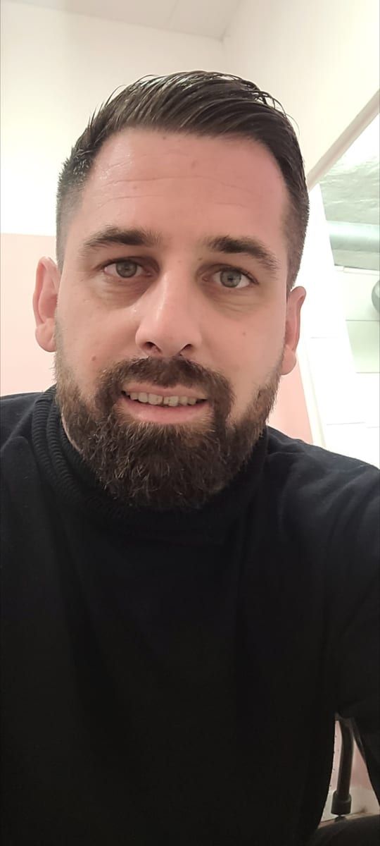 Profil de Loevann, 24 ans, Cruising gay à Macamic (Québec)