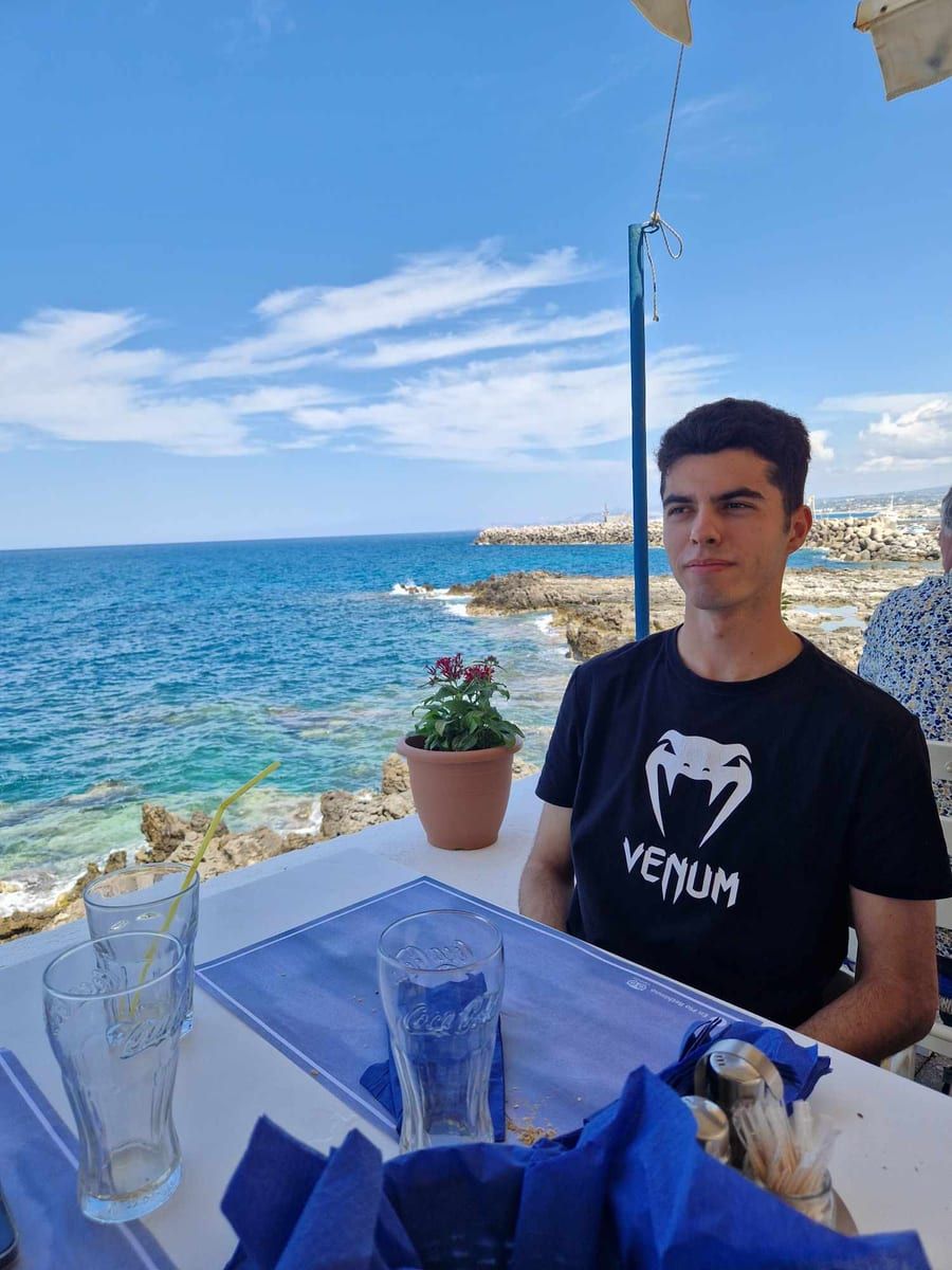 Profil de Elior, 25 ans, Cruising gay à Témiscaming (Québec)