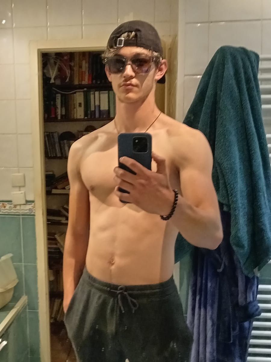 Profil de Lancelot, 22 ans, Cruising gay à Valcourt (Québec)
