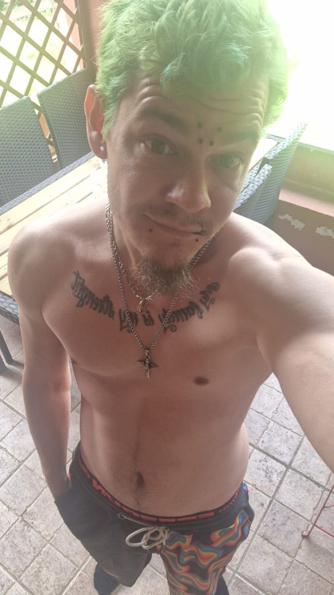 Profil de Femi, 33 ans, Cruising gay à Brigham (Québec)