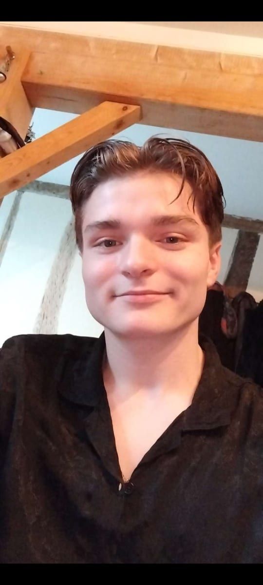 Profil de Djelan, 24 ans, Cruising gay à Sainte-Mélanie (Québec)